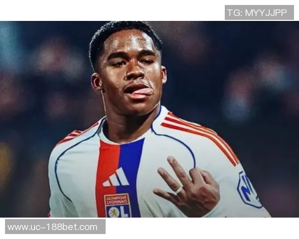 里昂官宣恩德里克租借加盟本泽马现身评论区为其加油助威